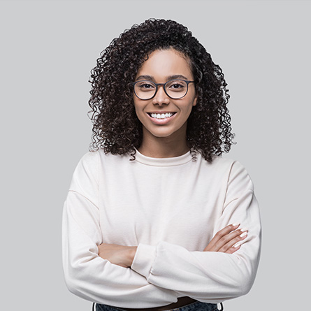 femme souriante bras croisés ESGRH
